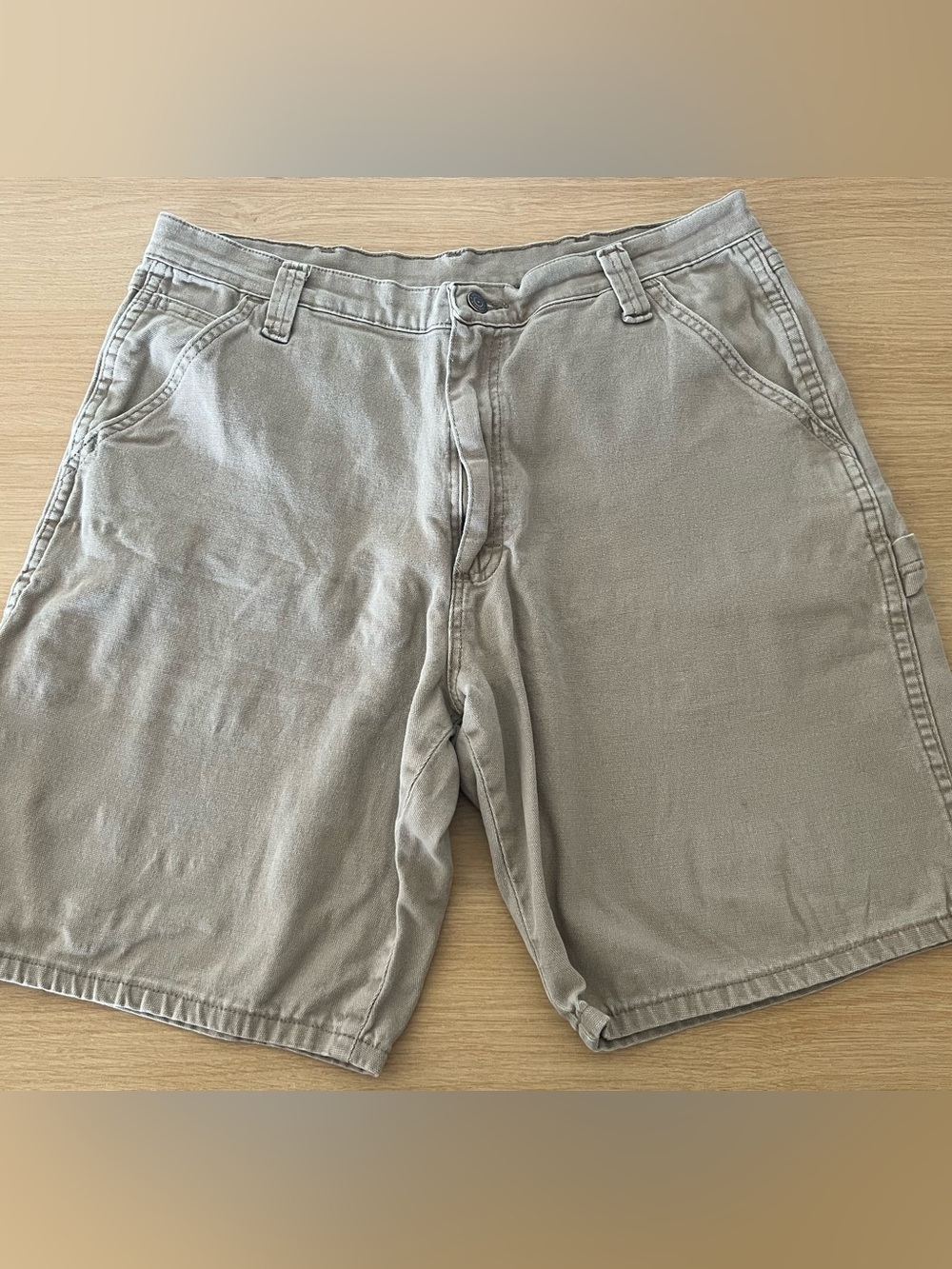 Wrangler Men's Flat-Front Shorts in Light Taupe